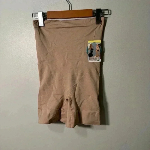 NWT Magic Bodyfashion Nordstrom Booty Boost Shaper Shorts S - Picture 4 of 8